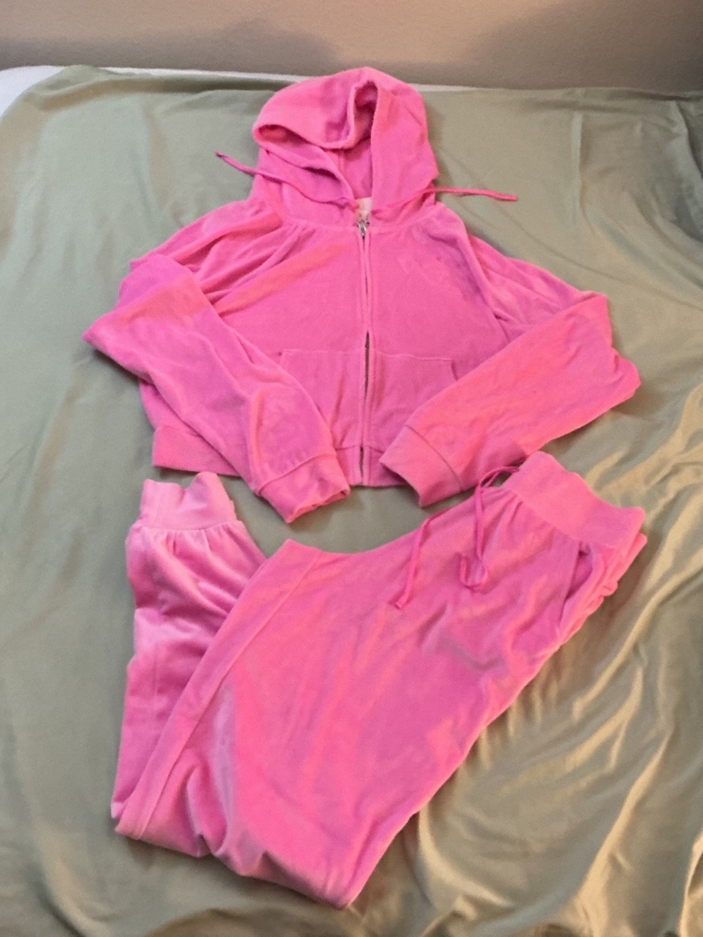 Victoria’s Secret matching bubblegum pink velour jogger and hoodie